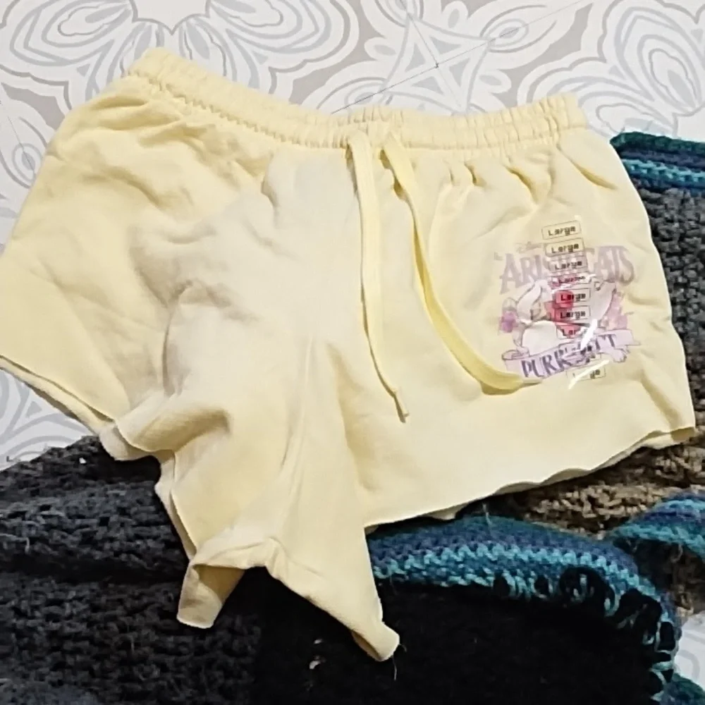 Disney Sleep Shorts And Peach Cream Crop Tank Top Apparel Set Sz Large - Picture 2 of 8